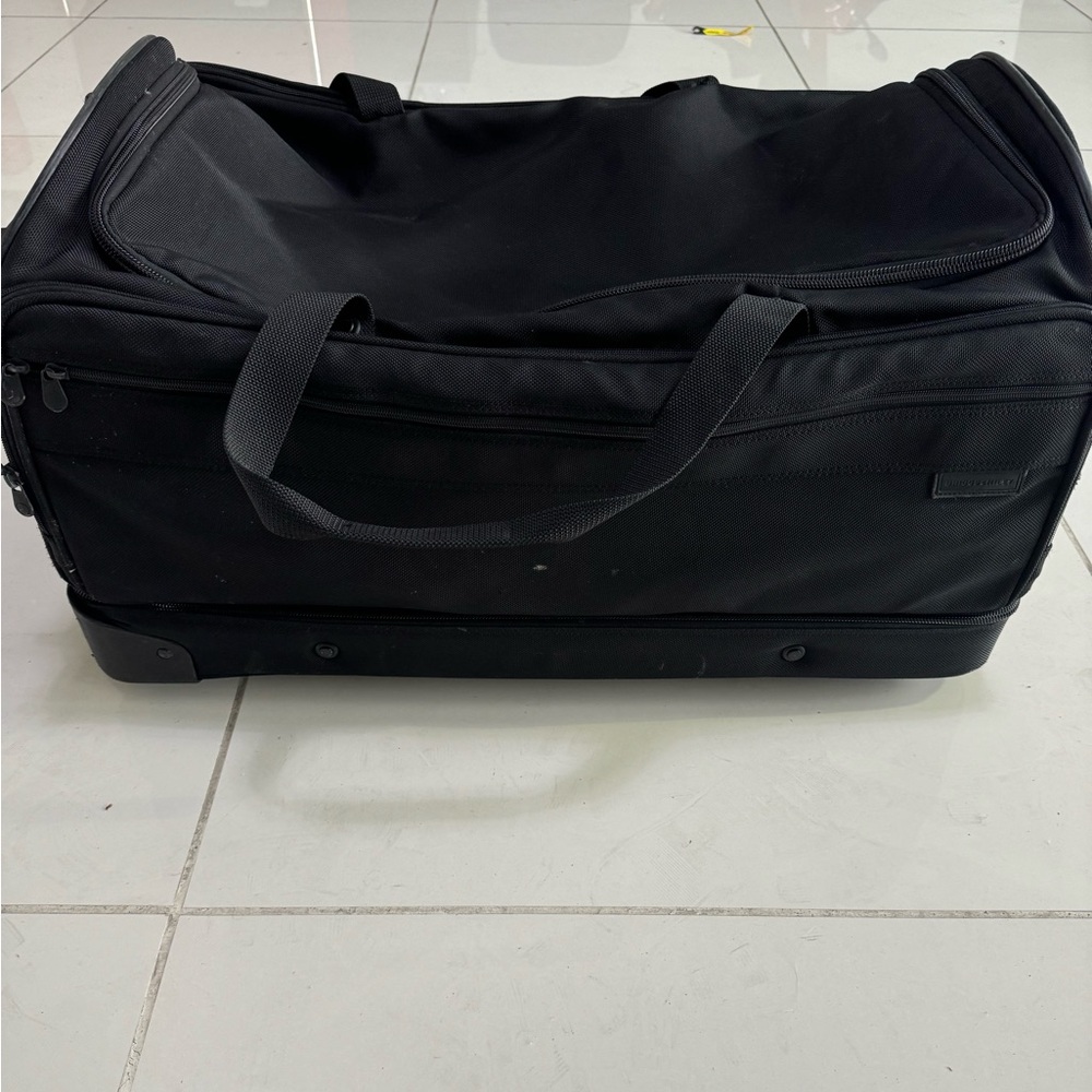 Briggs and Riley Check on Large Duffel Suitcase - Picture 4 of 11